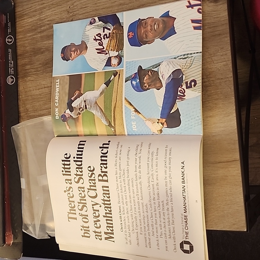 1970 MLB New York Mets Official Yearbook Shea Stadium - Picture 2 of 3